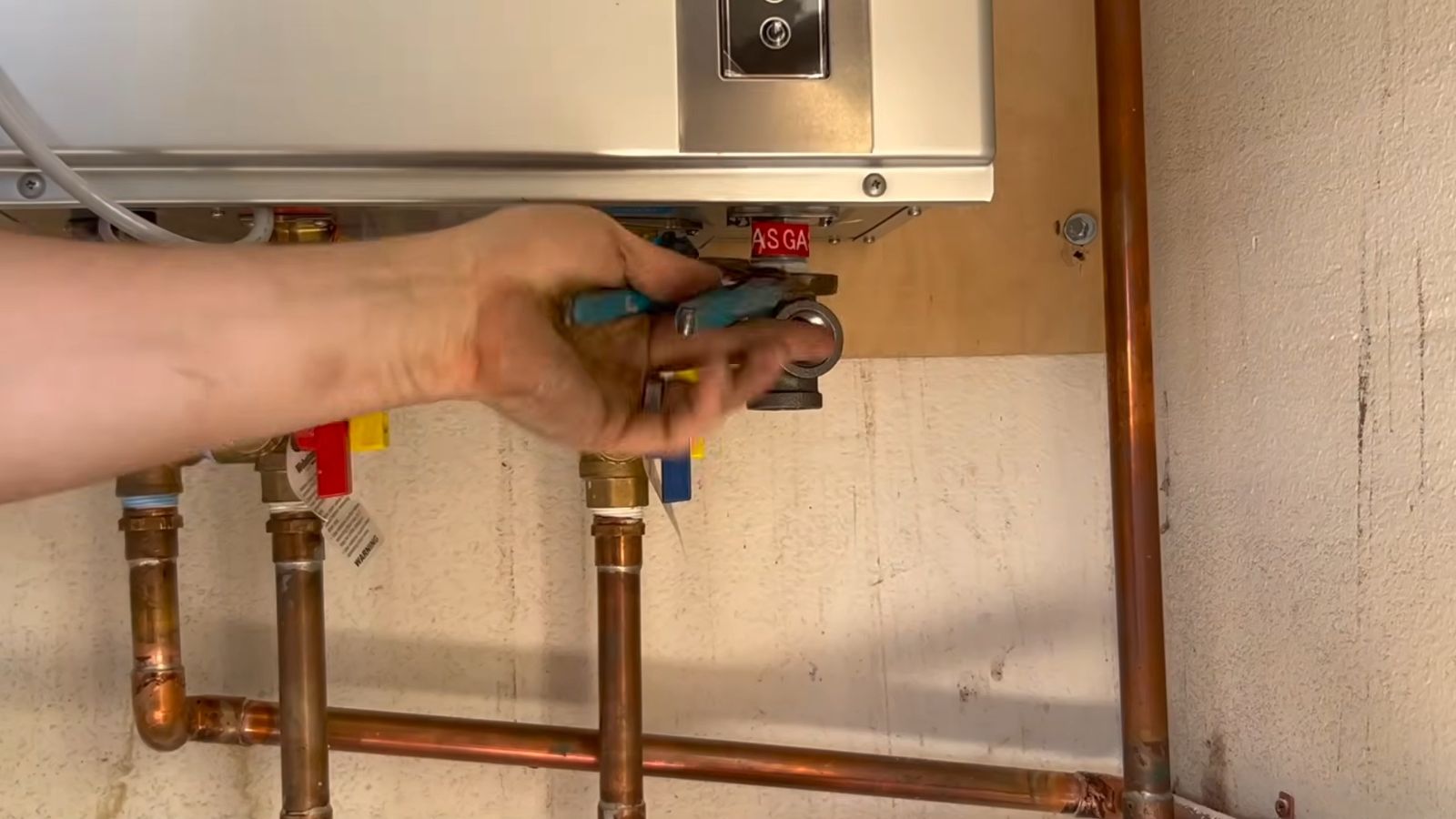 Tankless water heater installation in Littleton, CO